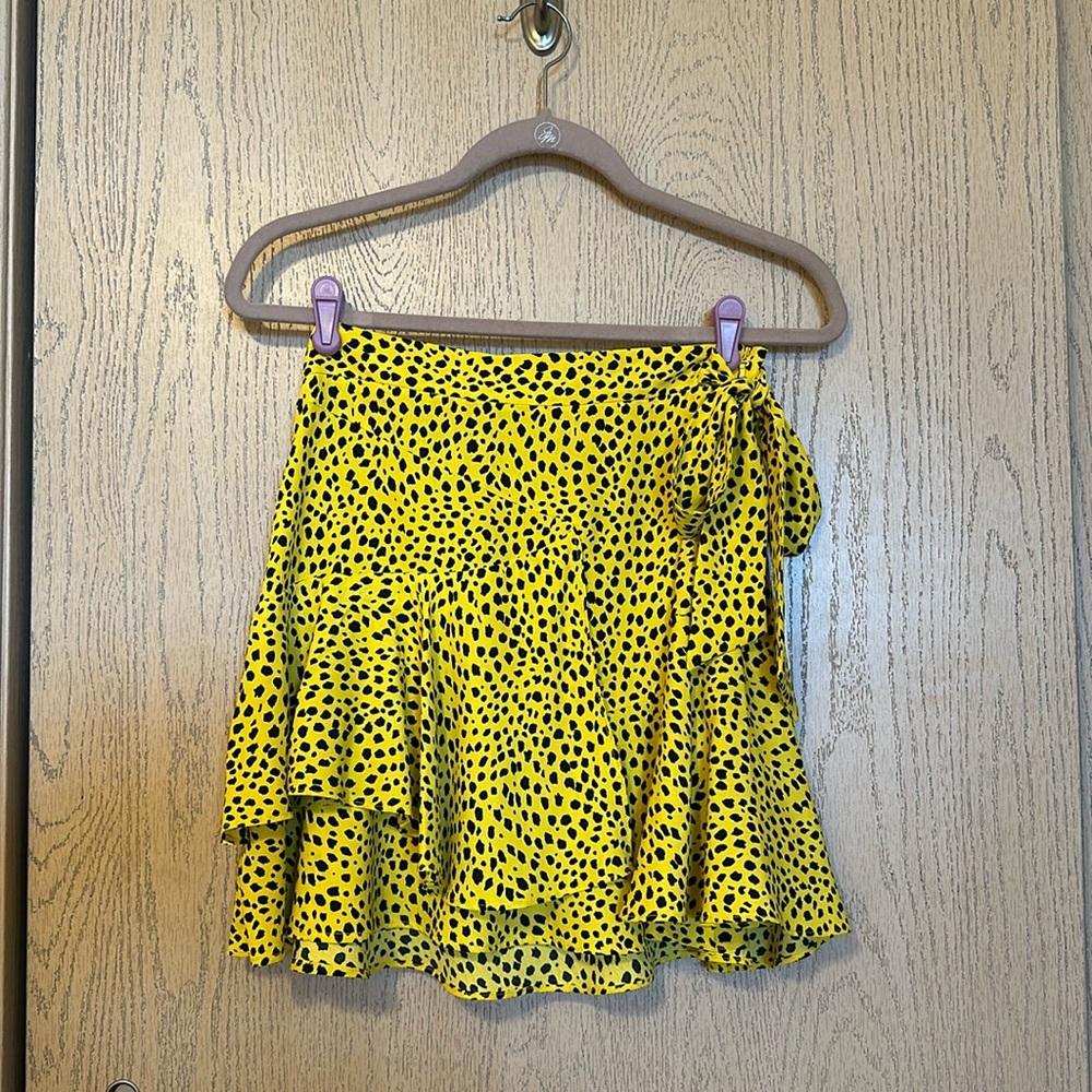 YELLOW AND BLACK FLOWY SKIRT WITH TIE ON SIDE